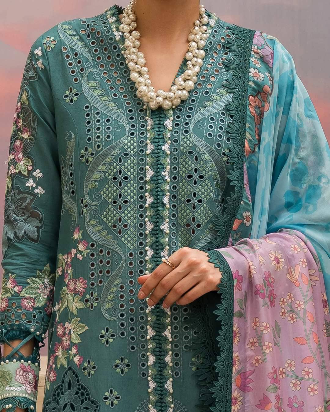 img_afrozeh_painted_garden_lawn_awwal_boutique