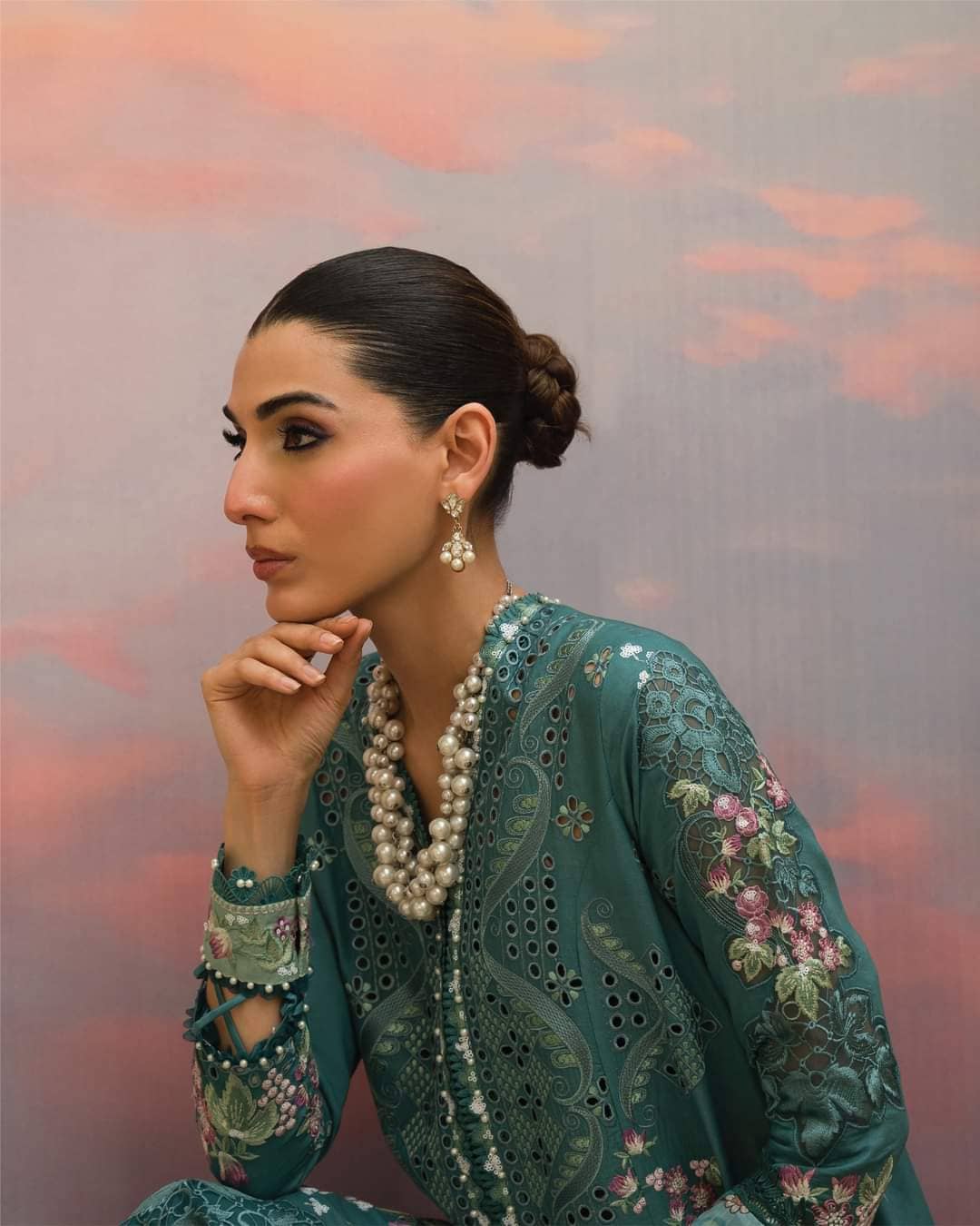 img_afrozeh_painted_garden_lawn_awwal_boutique