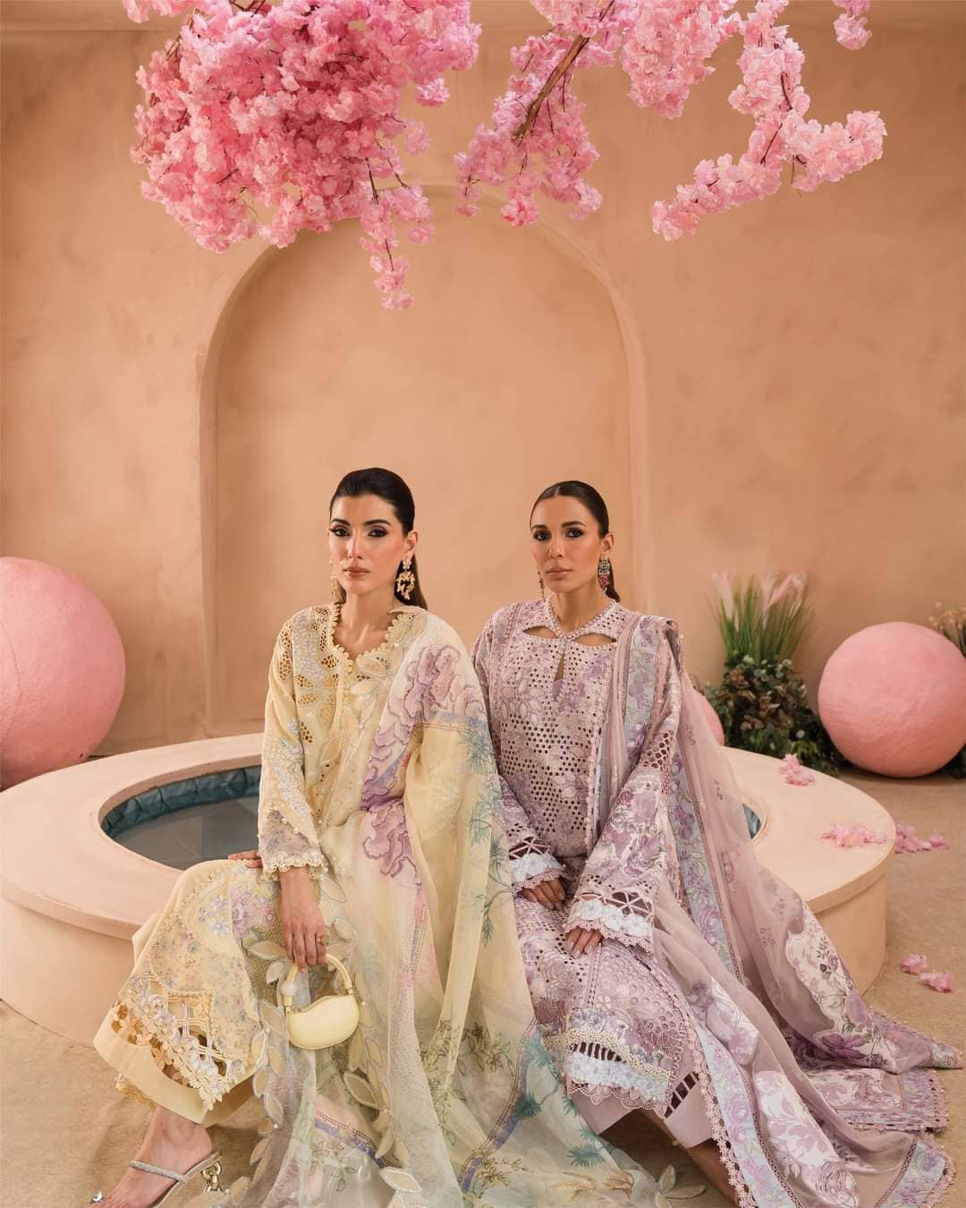 img_afrozeh_painted_garden_lawn_awwal_boutique