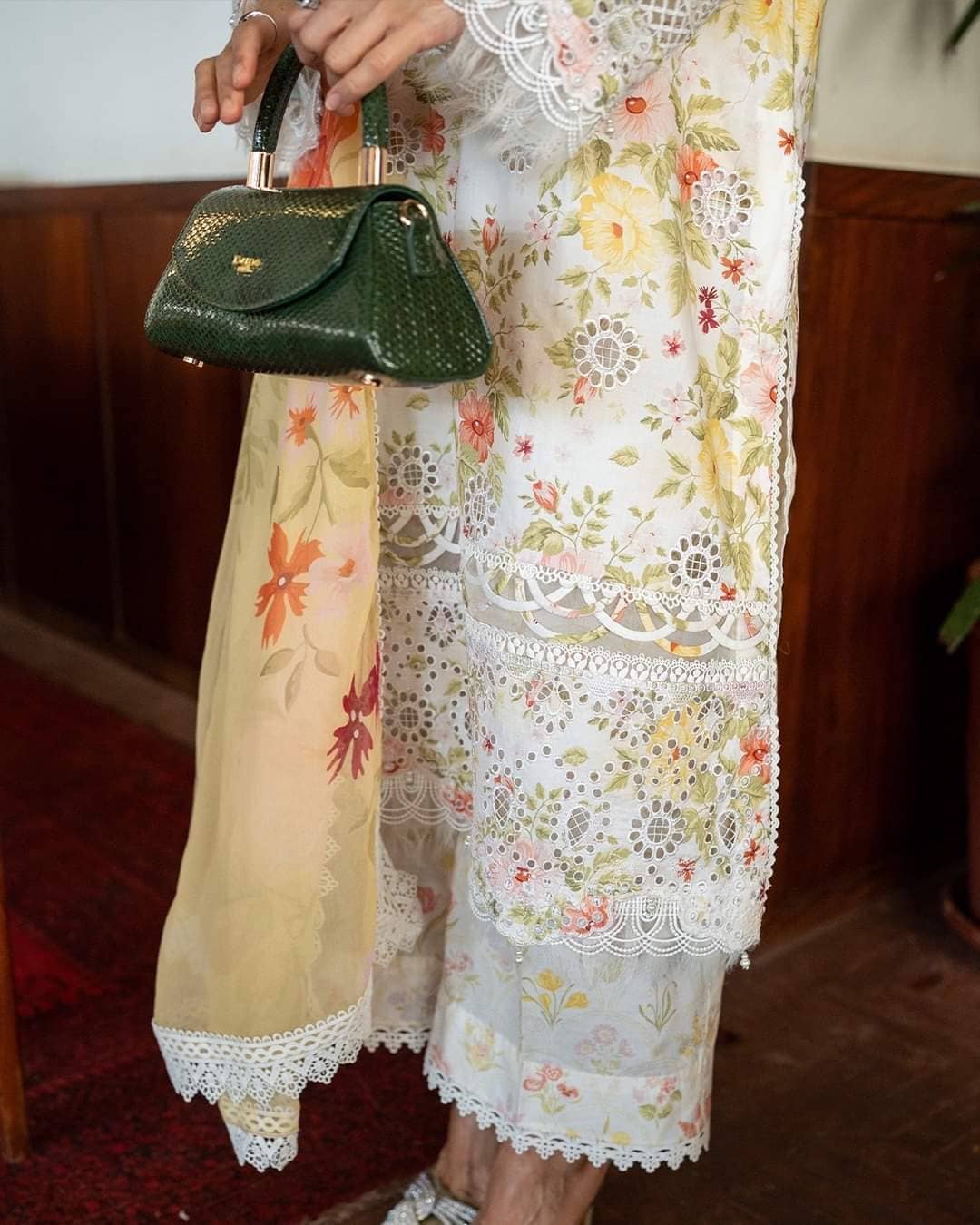 img_spotted_in_saira_rizwan_lawn_awwal_boutique