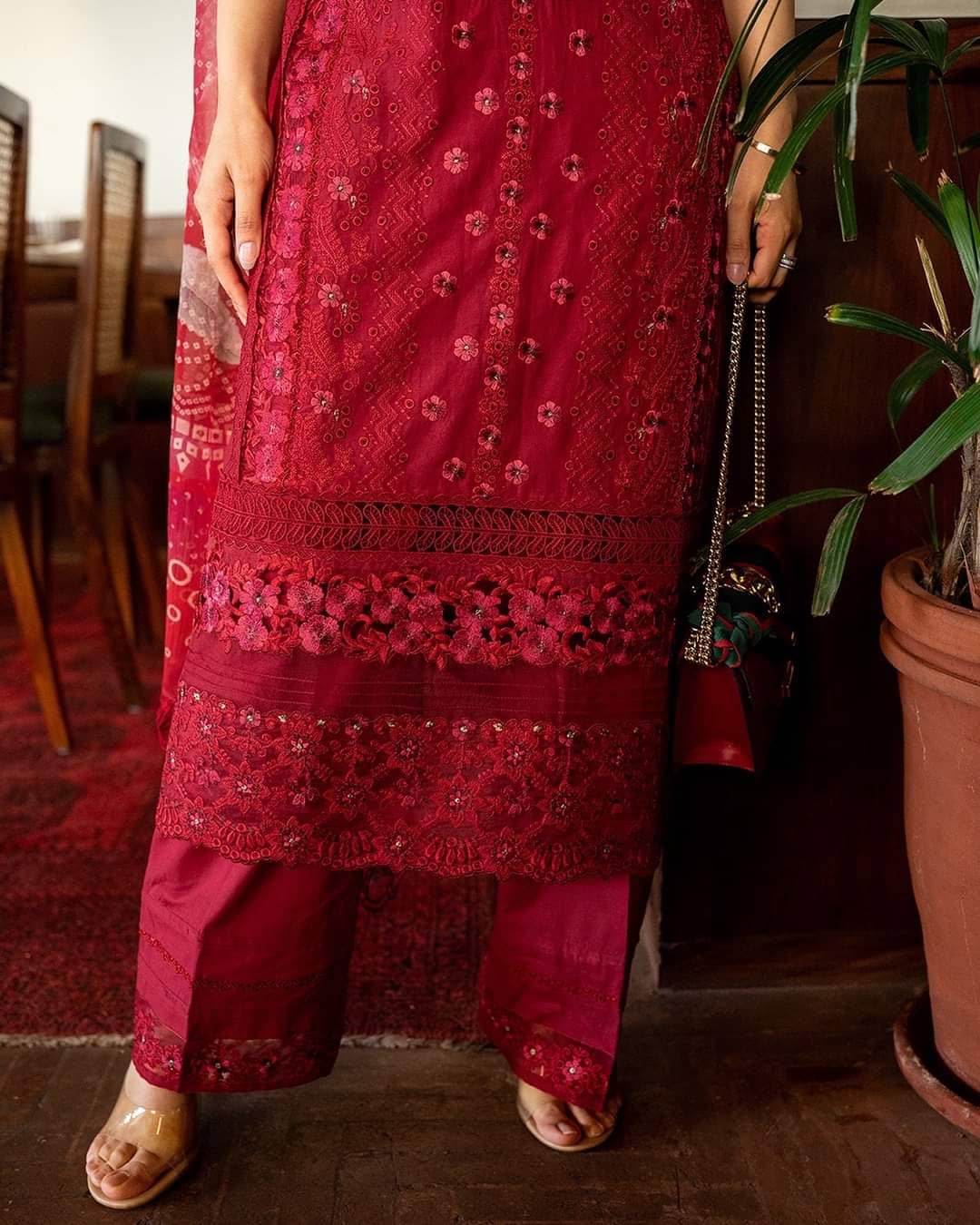 img_spotted_in_saira_rizwan_lawn_awwal_boutique