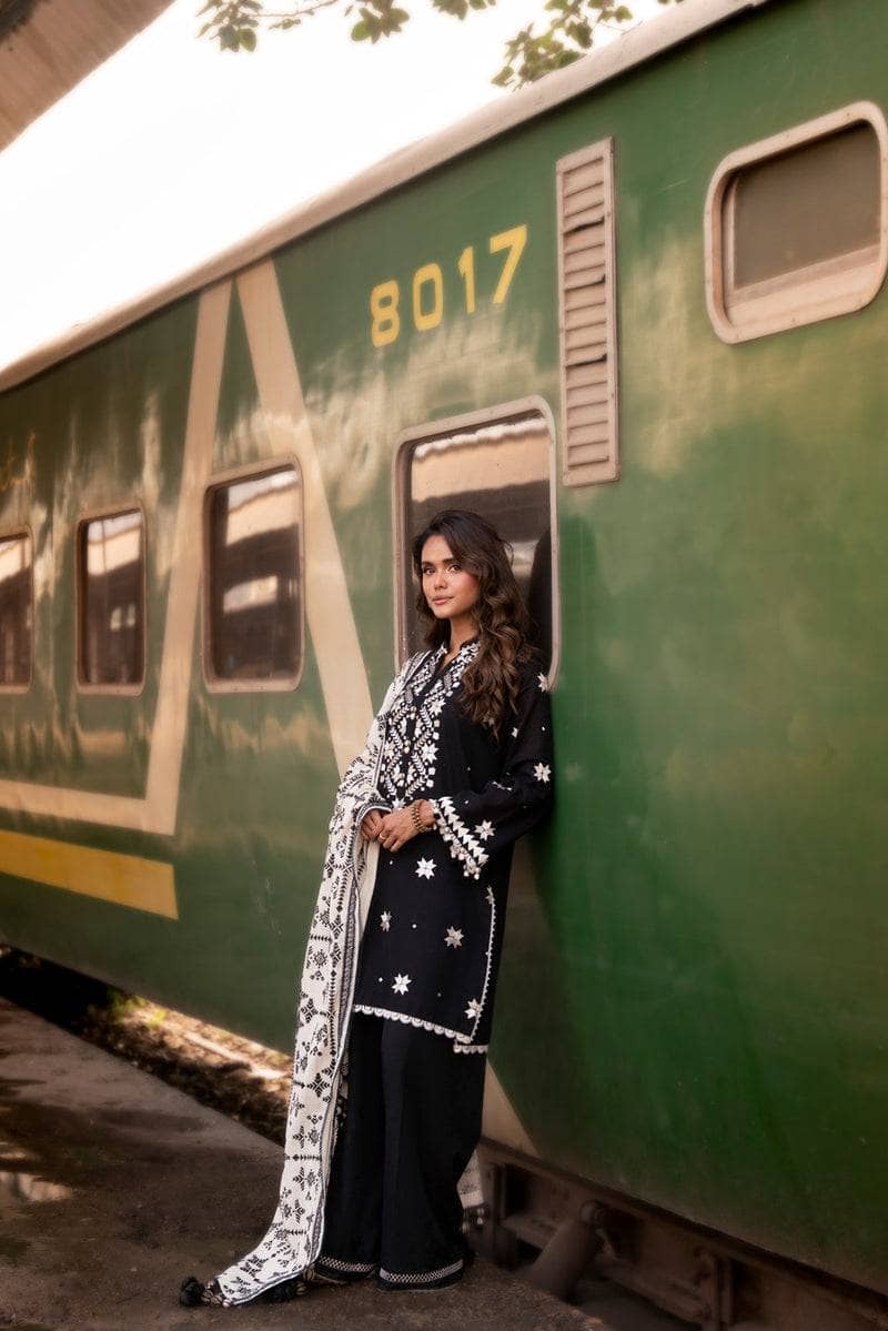 Al Karam Winter 25/RTS | SHIRT, TROUSER & SHAWL/Khaddar