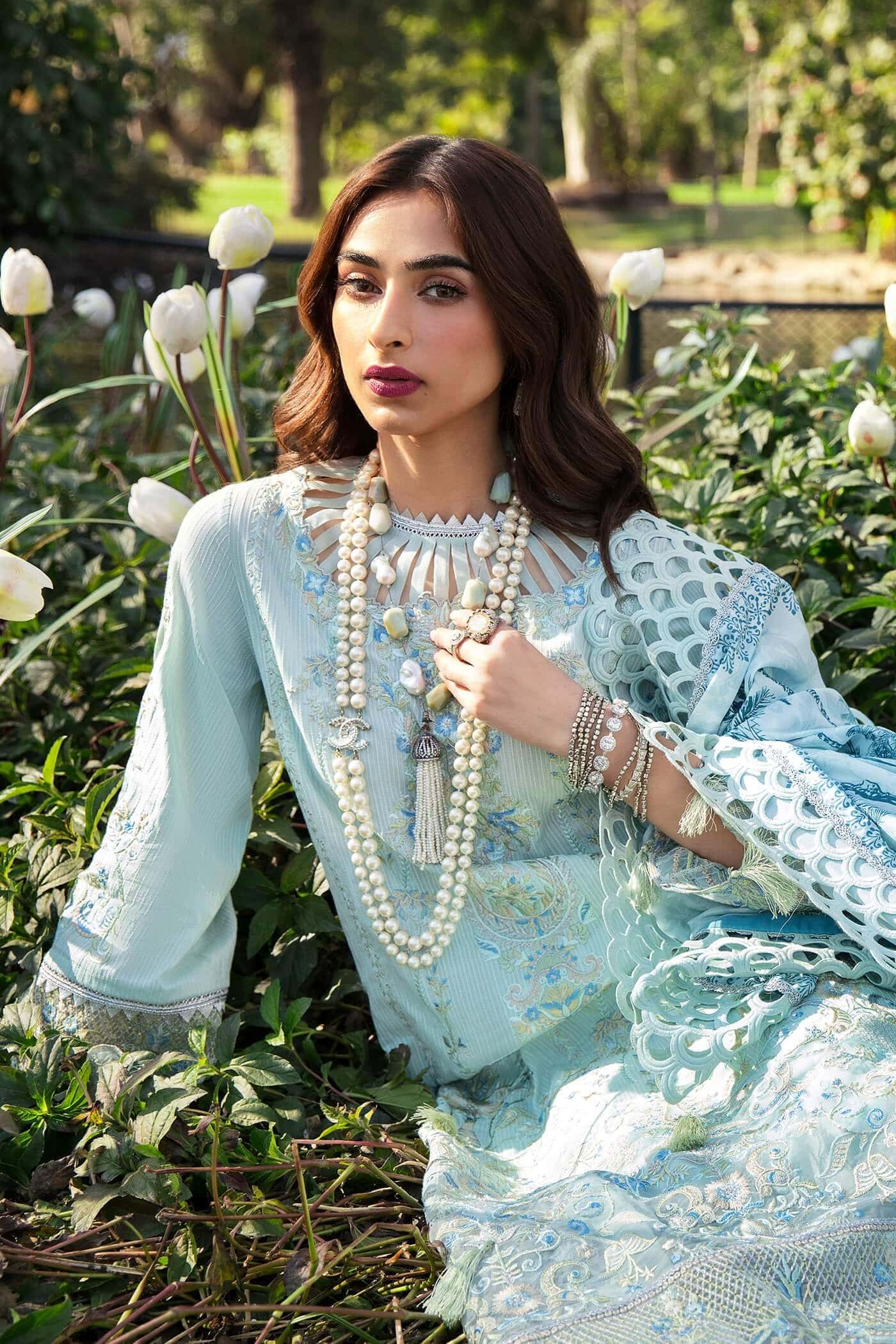 img_nilofer_shahid_lawn_23_awwal_boutique