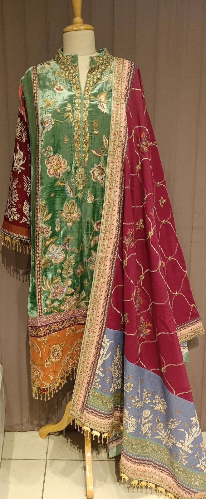 img_sana_safinaz_velvet_awwal_boutique