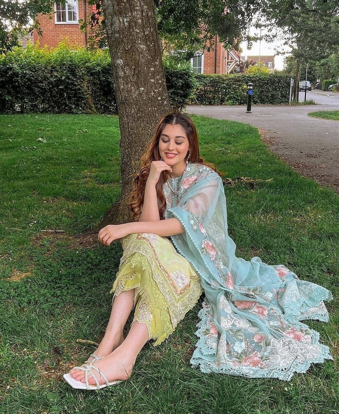 img_crimson_lawn_23_awwal_boutique