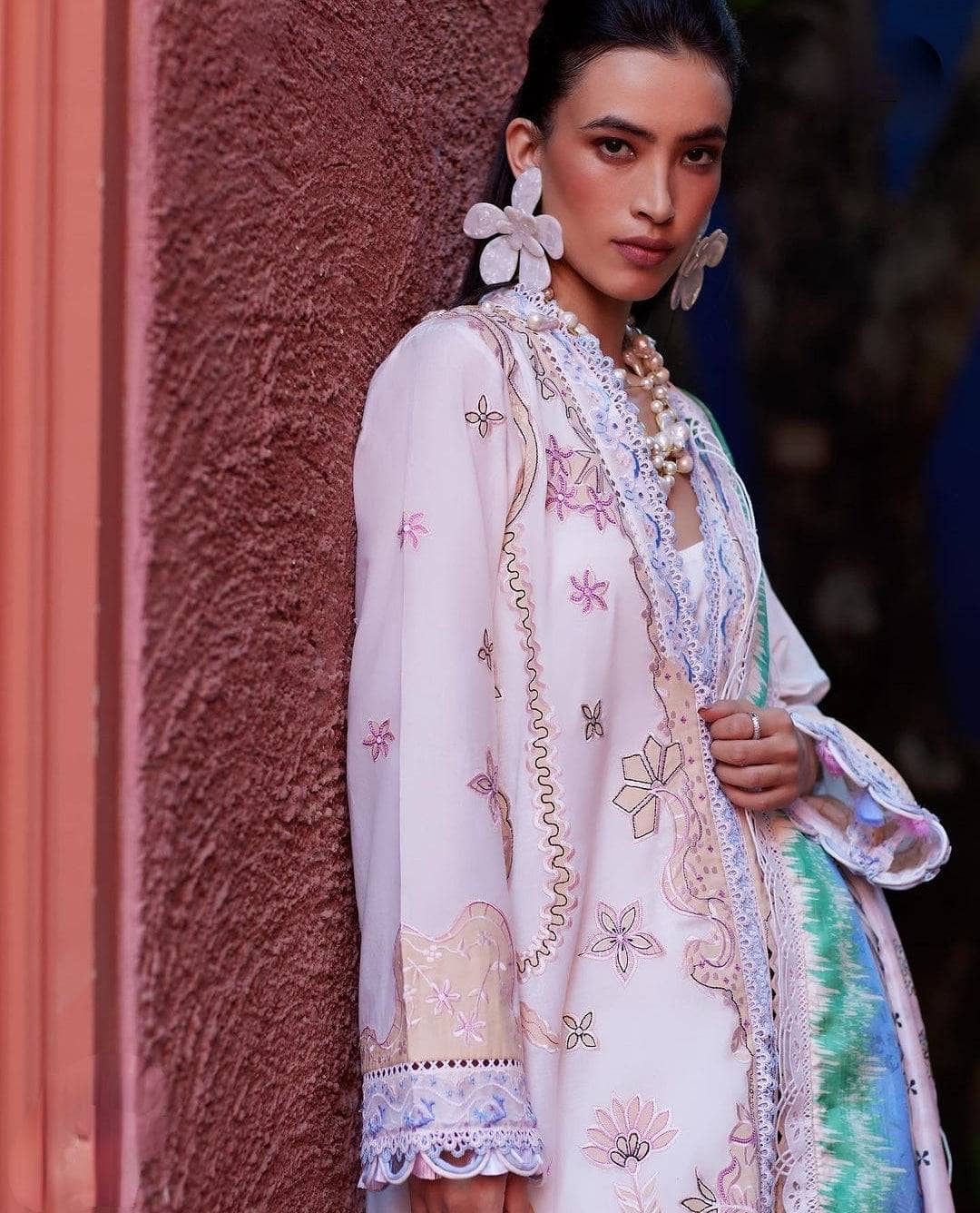 ing_farah_talib_aziz_lawn_24_awwal_boutique