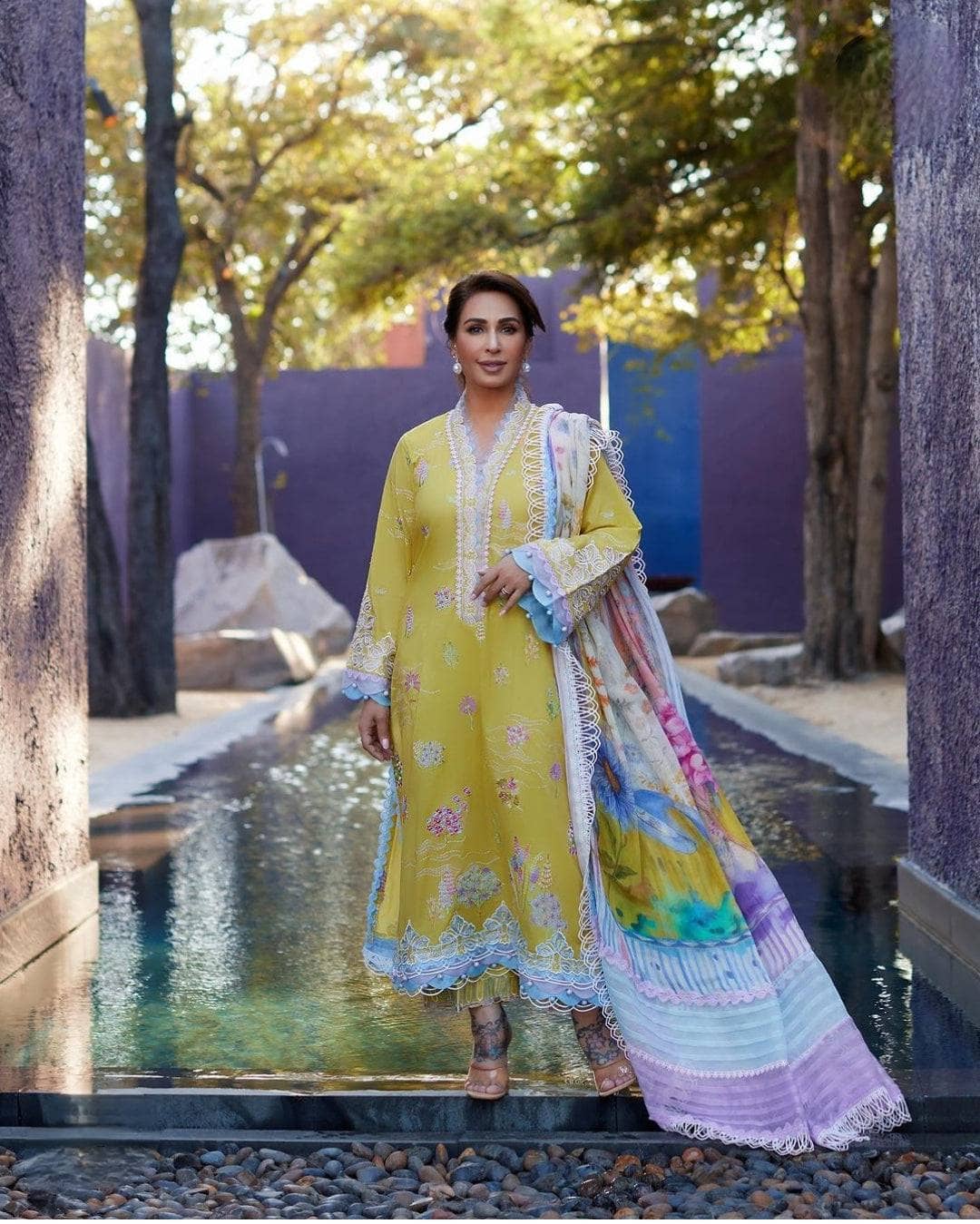 ing_farah_talib_aziz_lawn_24_awwal_boutique