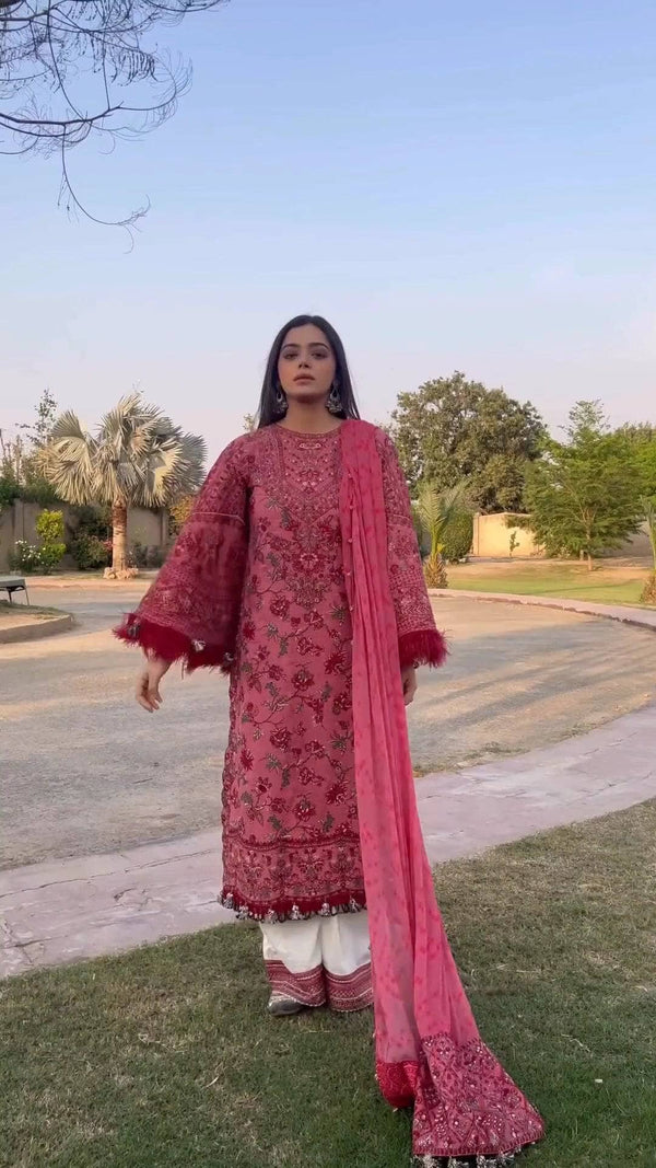 img_spotted_in_hussain_rehar_lawn_awwal_boutique