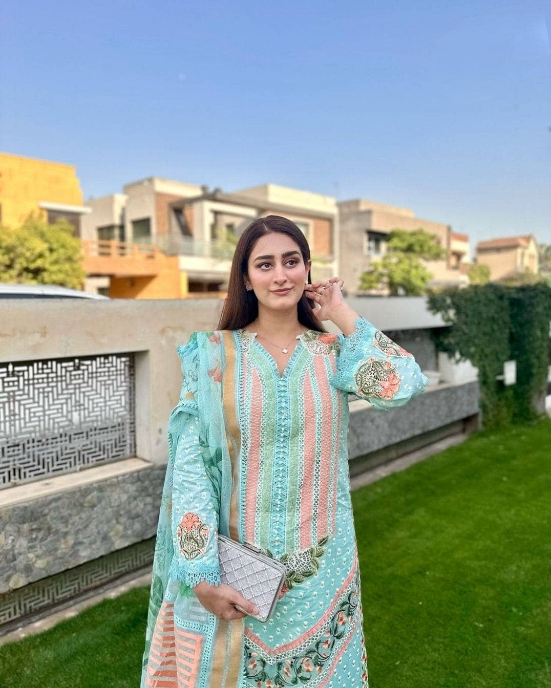 img_spotted_in_crimson_awwal_boutique