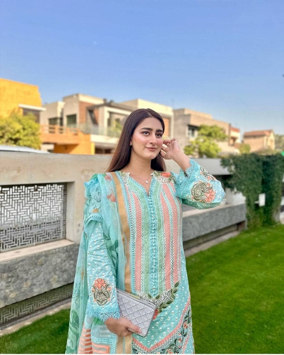 img_spotted_in_crimson_awwal_boutique