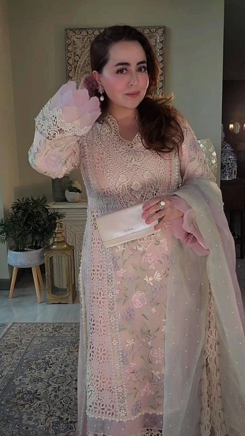 img_spotted_maria_b_awwal_boutique