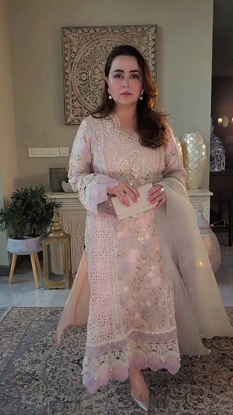 img_spotted_maria_b_awwal_boutique