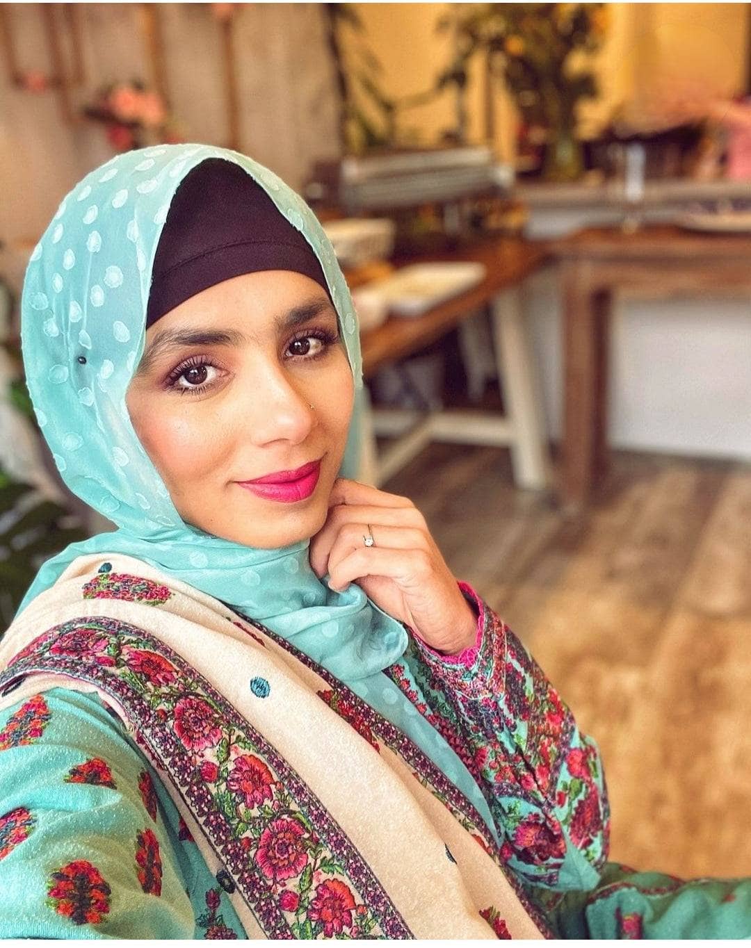 img_spotted_in_hussain_rehar_awwal_boutique