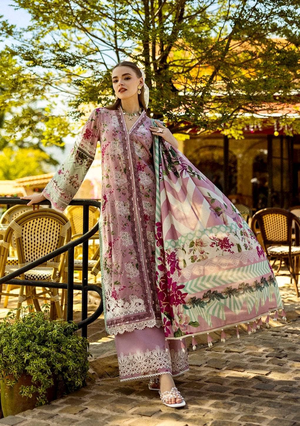 img_elaf_chikankari_awwal_boutique