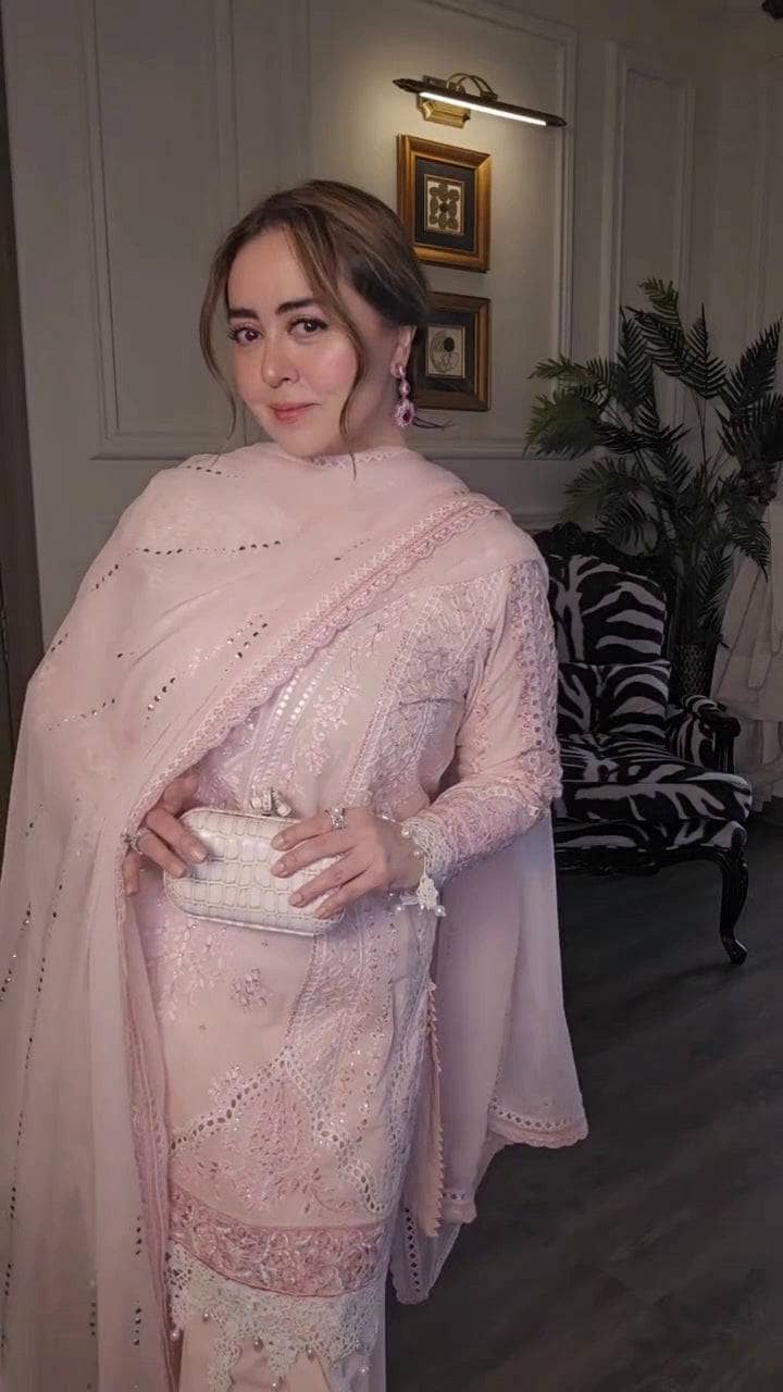 img_maria_b_lawn_awwal_boutique