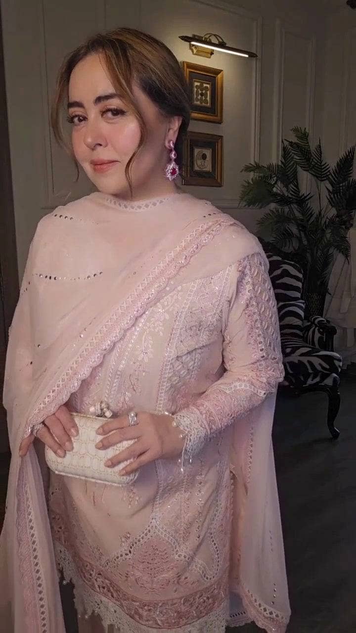 img_maria_b_lawn_awwal_boutique