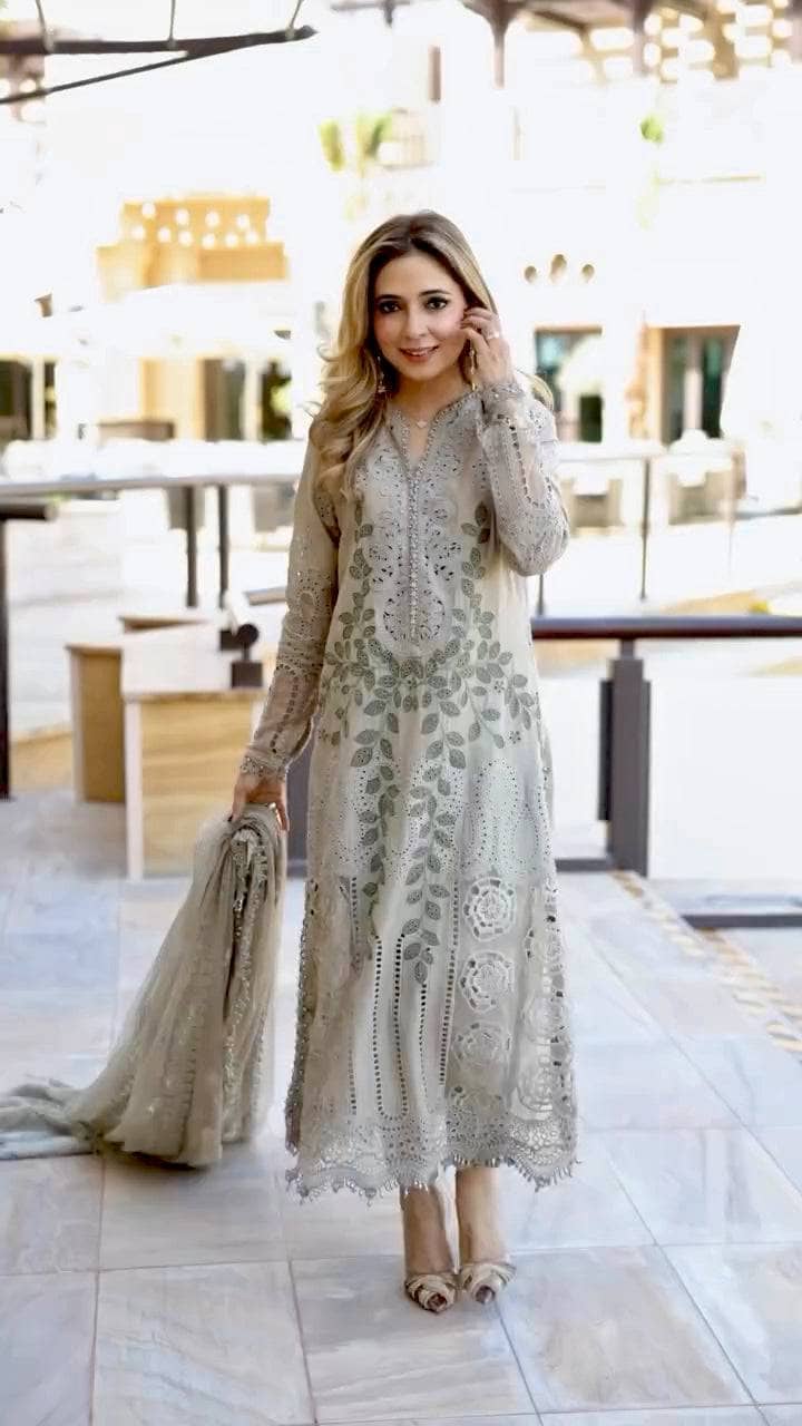 img_maria_b_lawn_25_awwal_boutique