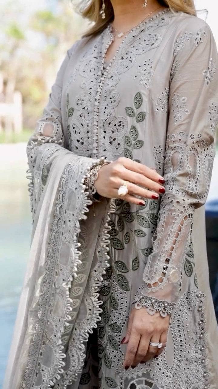 img_maria_b_lawn_25_awwal_boutique