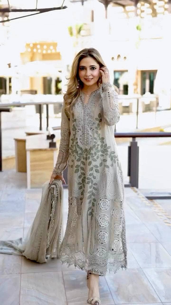 img_maria_b_lawn_25_awwal_boutique