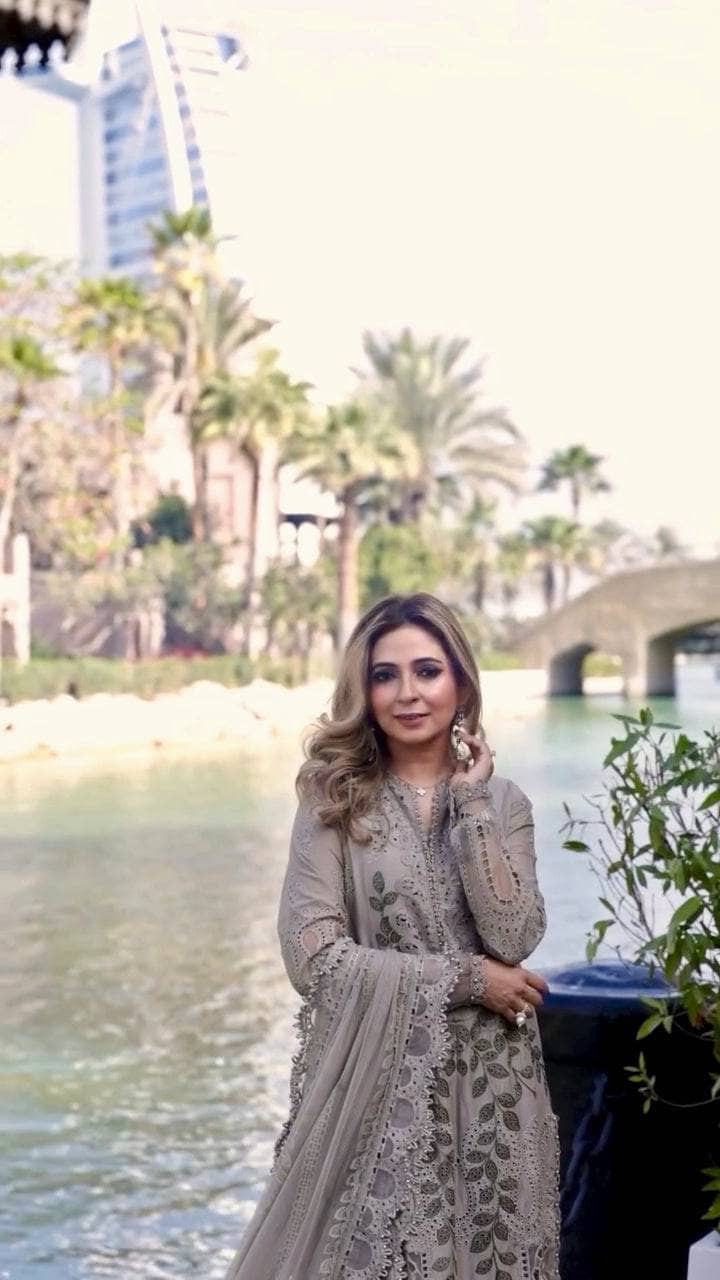 img_maria_b_lawn_25_awwal_boutique