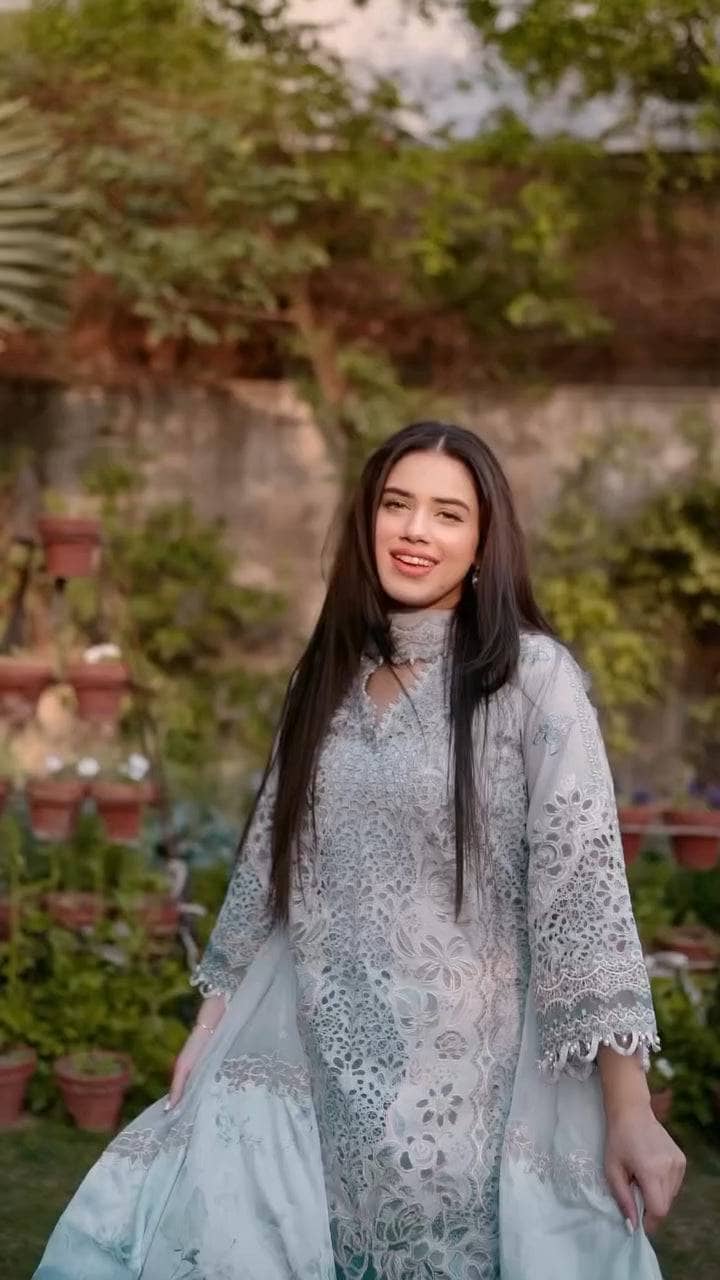 img_baroque_lawn_awwal_boutique