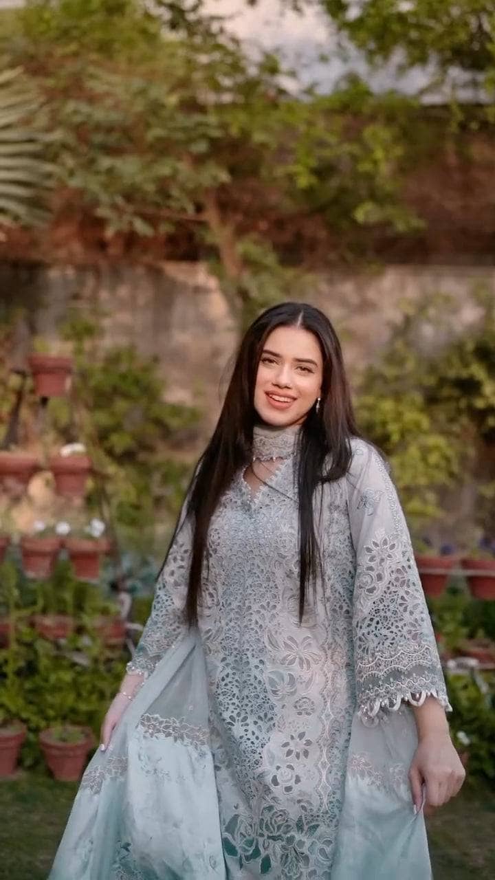 img_baroque_lawn_awwal_boutique