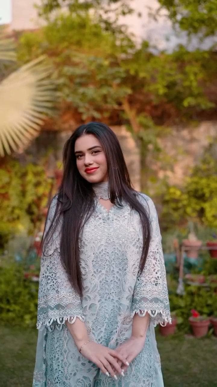 img_baroque_lawn_awwal_boutique