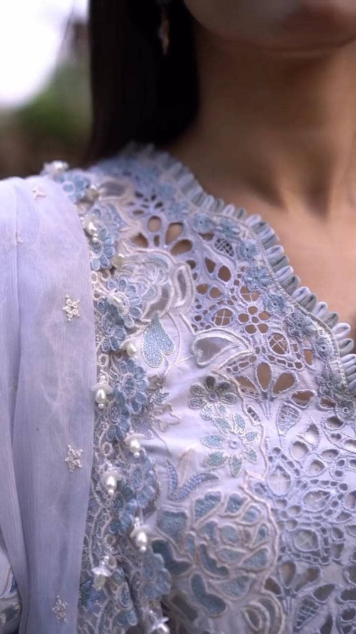 Spotted in Baroque Luxury Lawn 25/EL 02