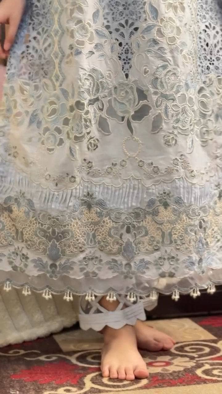 Spotted in Baroque Luxury Lawn 25/EL 02