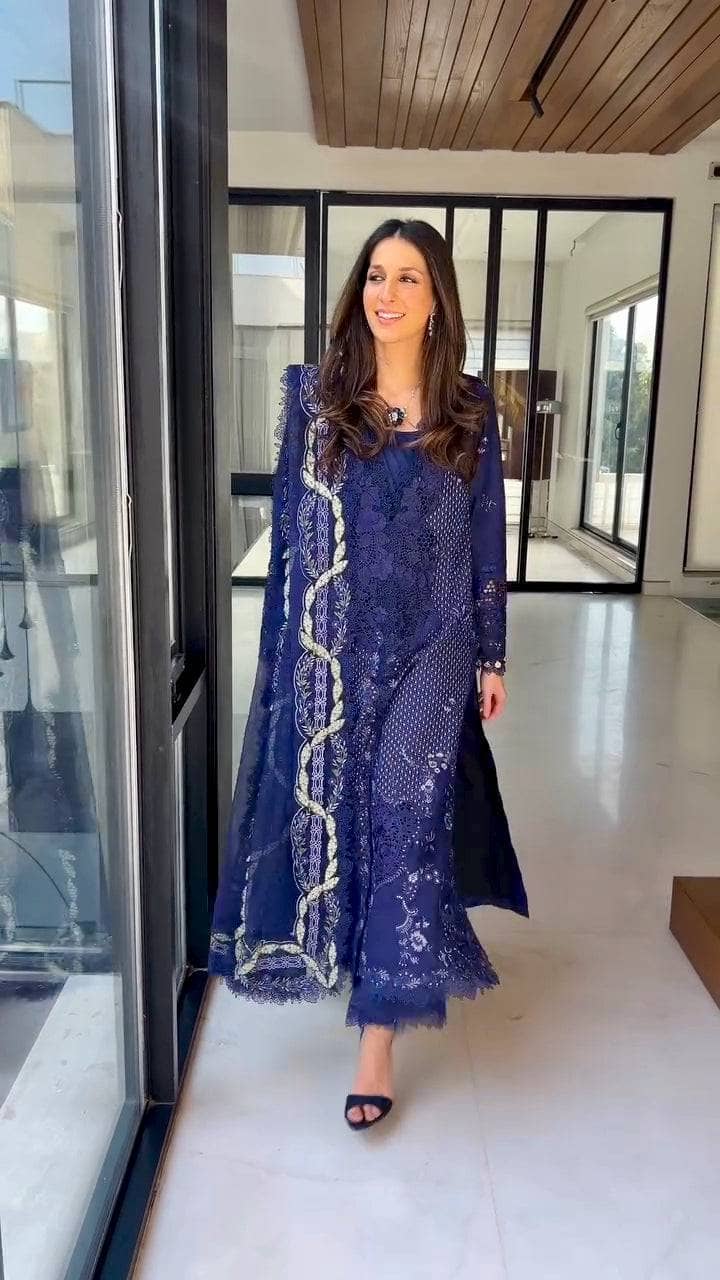 img_saira_shakira_lawn_awwal_boutique