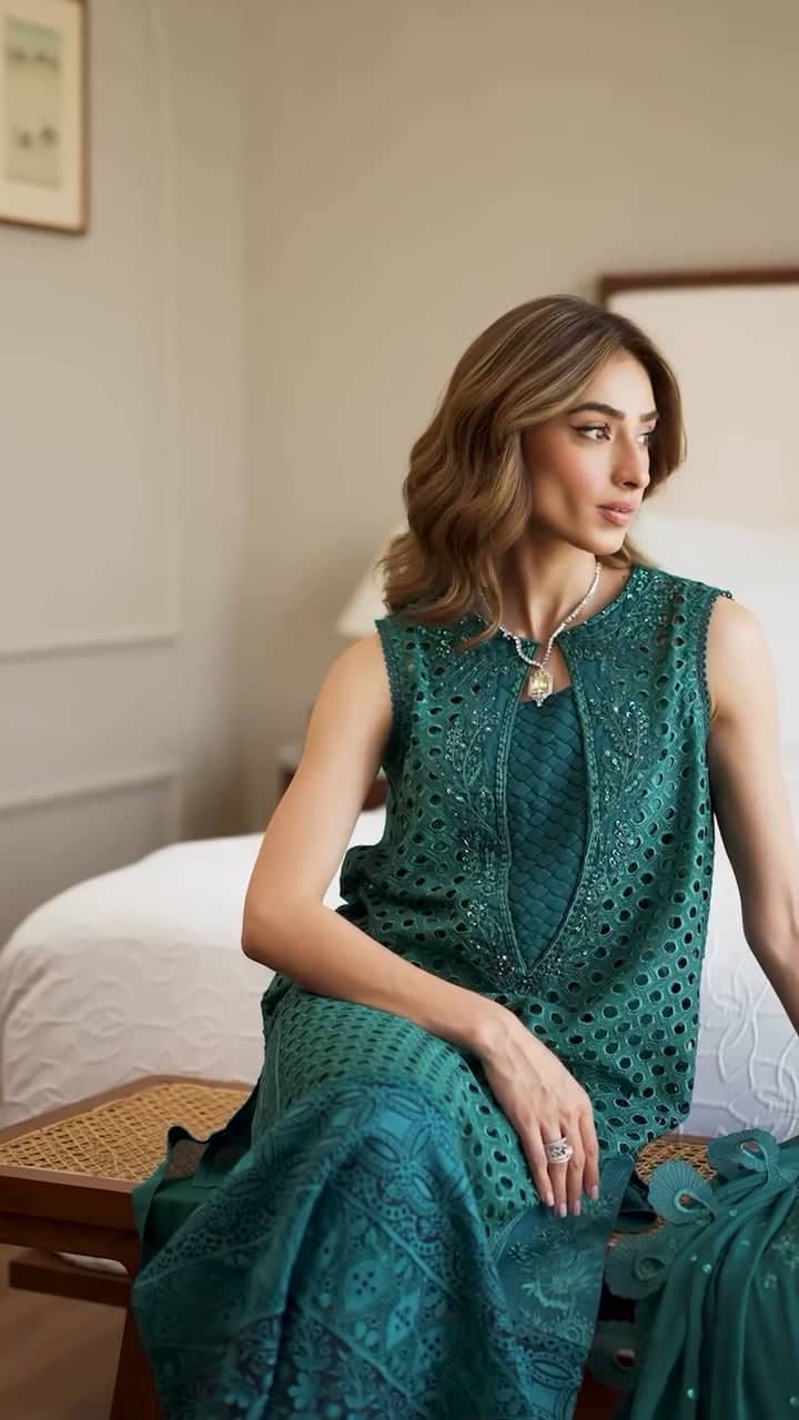 Spotted in Nureh Khuwab Luxury Lawn/NE 148