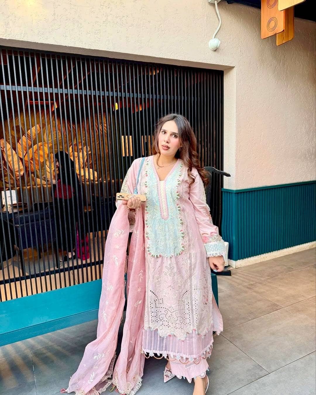 img_qalamkar_lawn_awwal_boutique