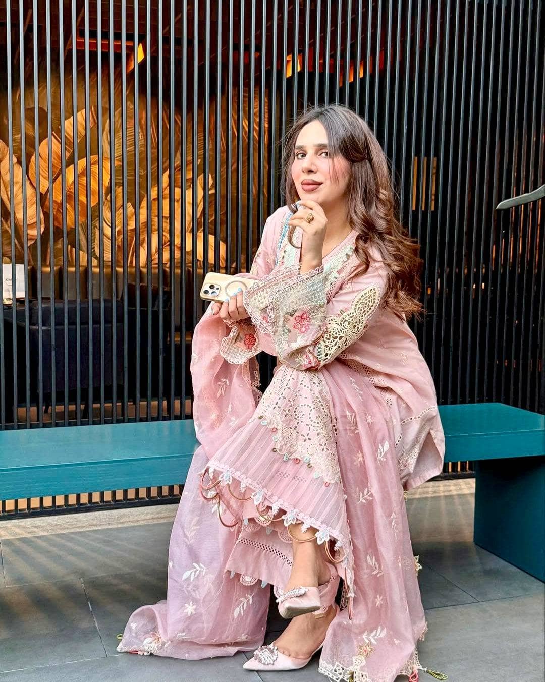 img_qalamkar_lawn_awwal_boutique