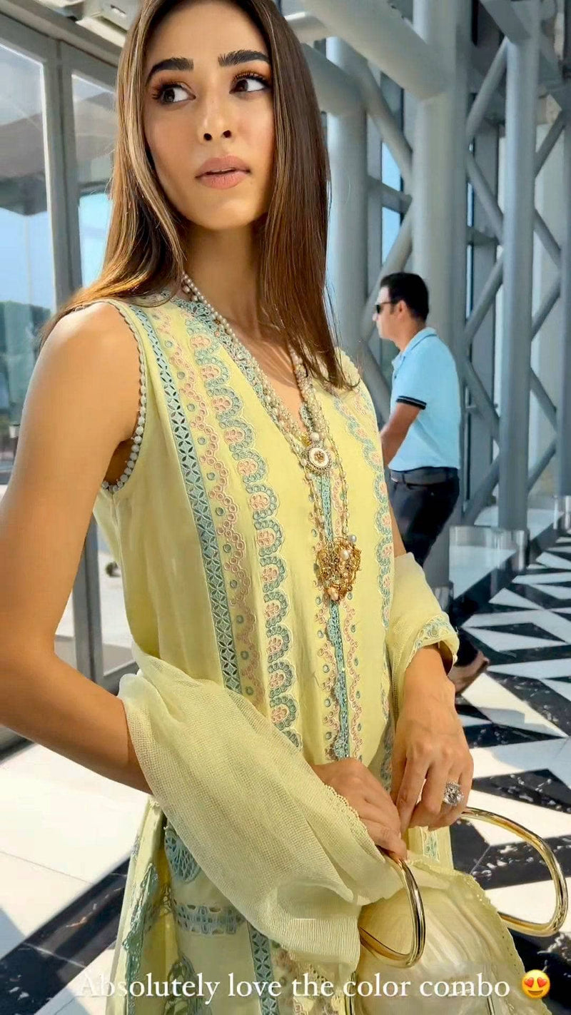 Spotted in Crimson/Medley of Lace/7 B/Lemon