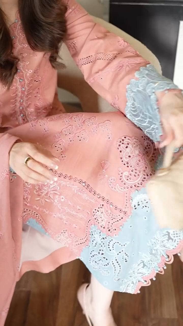 Spotted in Qalamkar Q Line Linen 25/Faye/KL 10