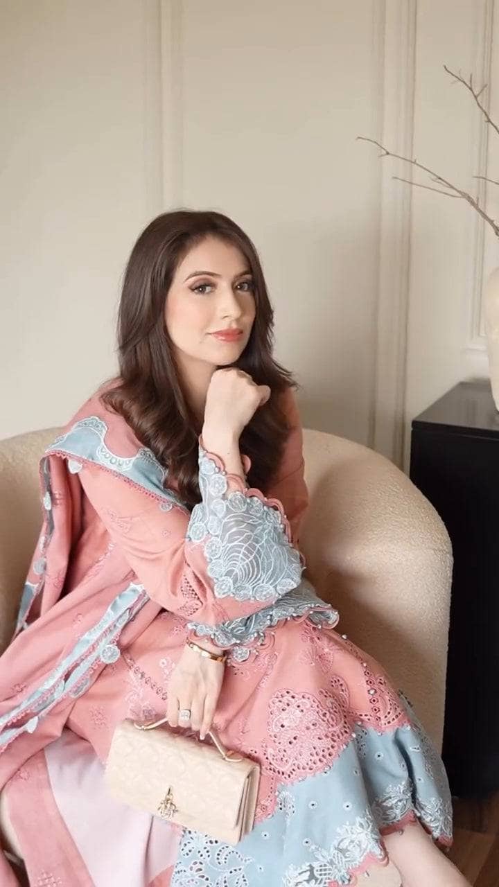 Spotted in Qalamkar Q Line Linen 25/Faye/KL 10