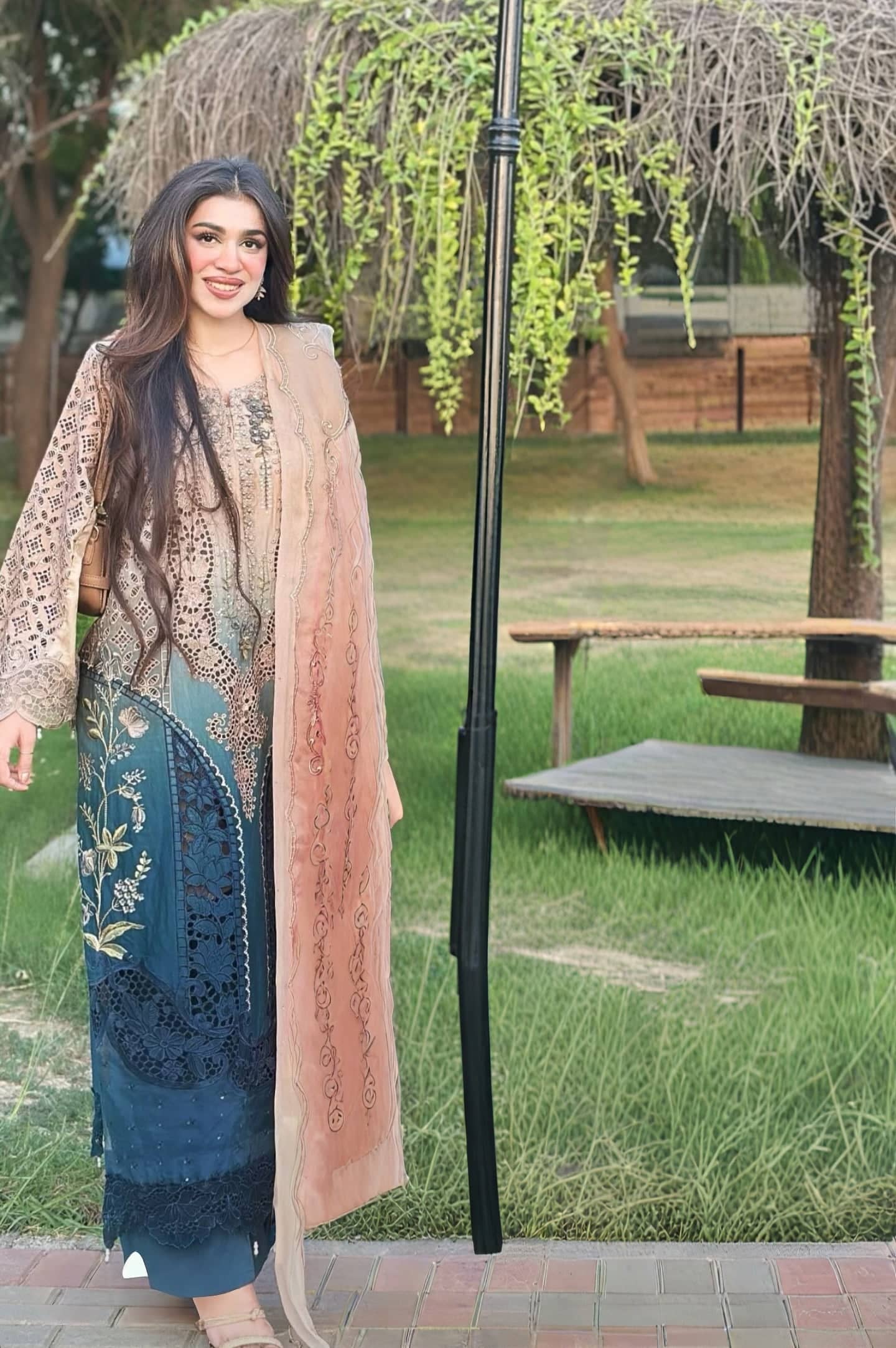 img_spotted_in_maria_b_lawn_awwal_boutique
