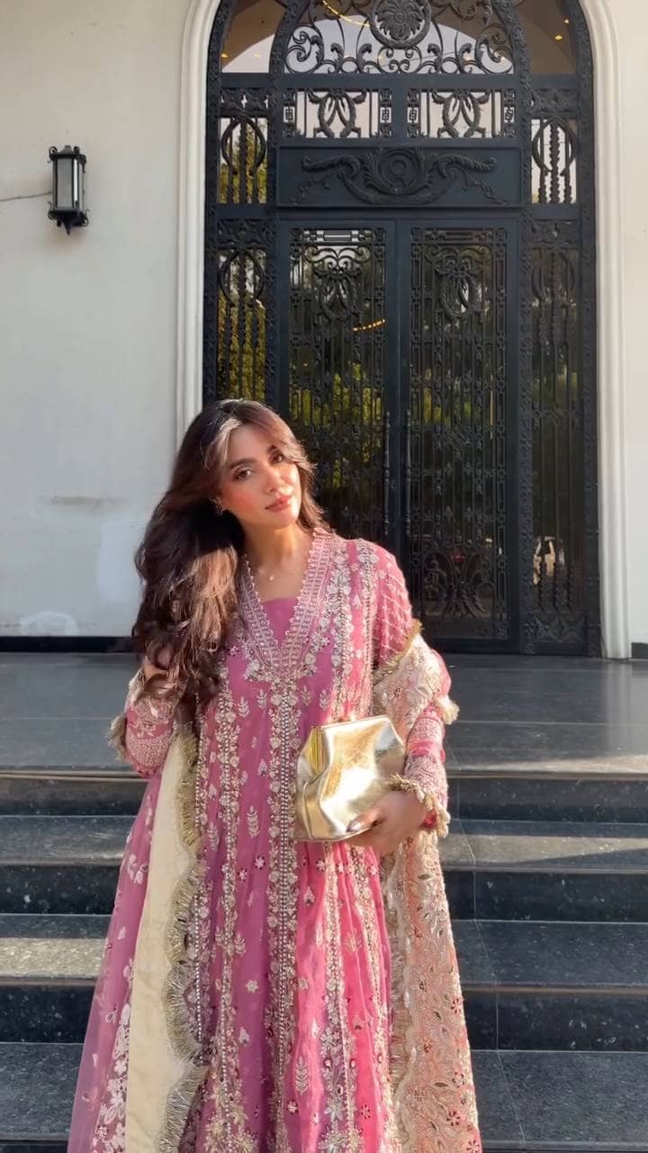 Spotted in  Afrozeh Dastangoi Formals 26/Riwayat/Rose Pink