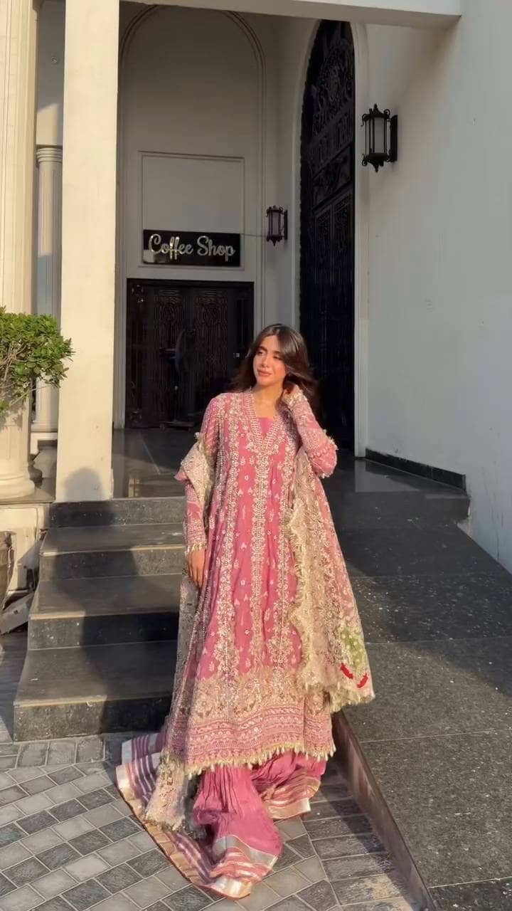 Spotted in  Afrozeh Dastangoi Formals 26/Riwayat/Rose Pink