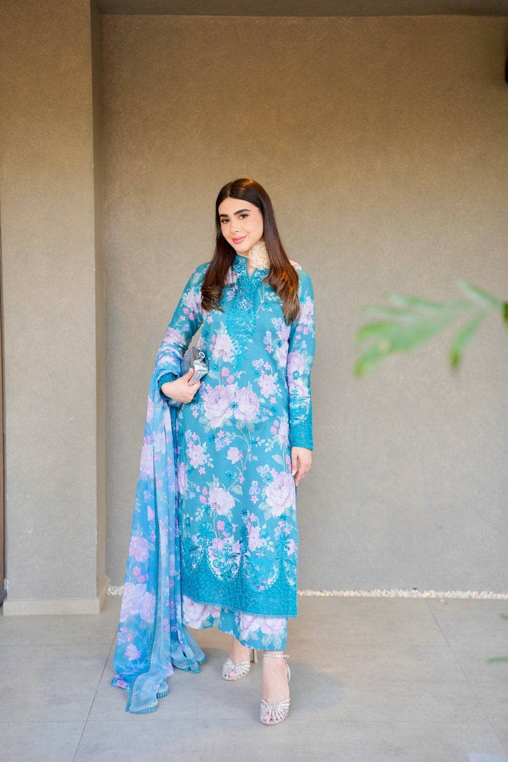 img_afrozeh_ayzel_bare_minimum_awwal_boutique