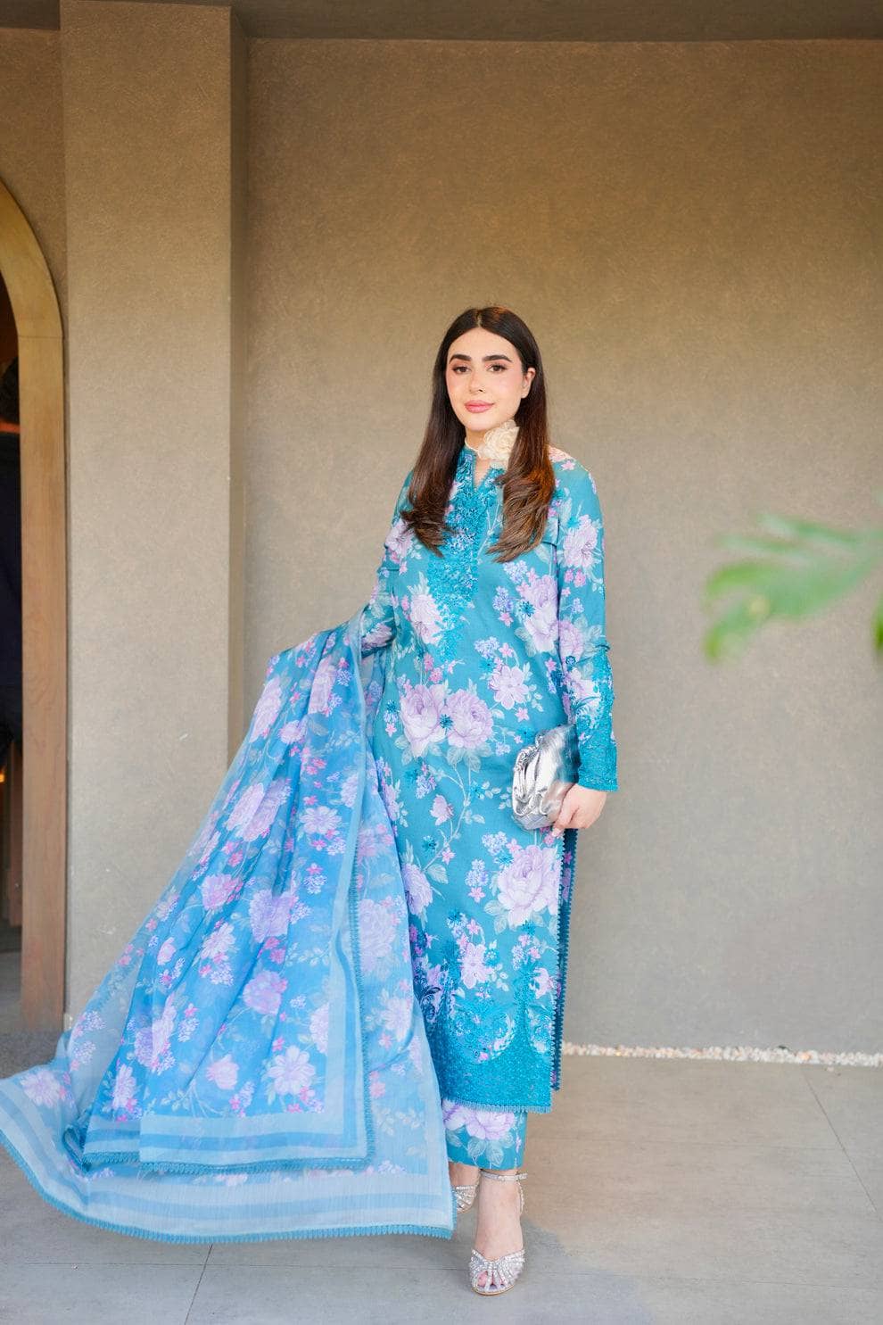 img_afrozeh_ayzel_bare_minimum_awwal_boutique