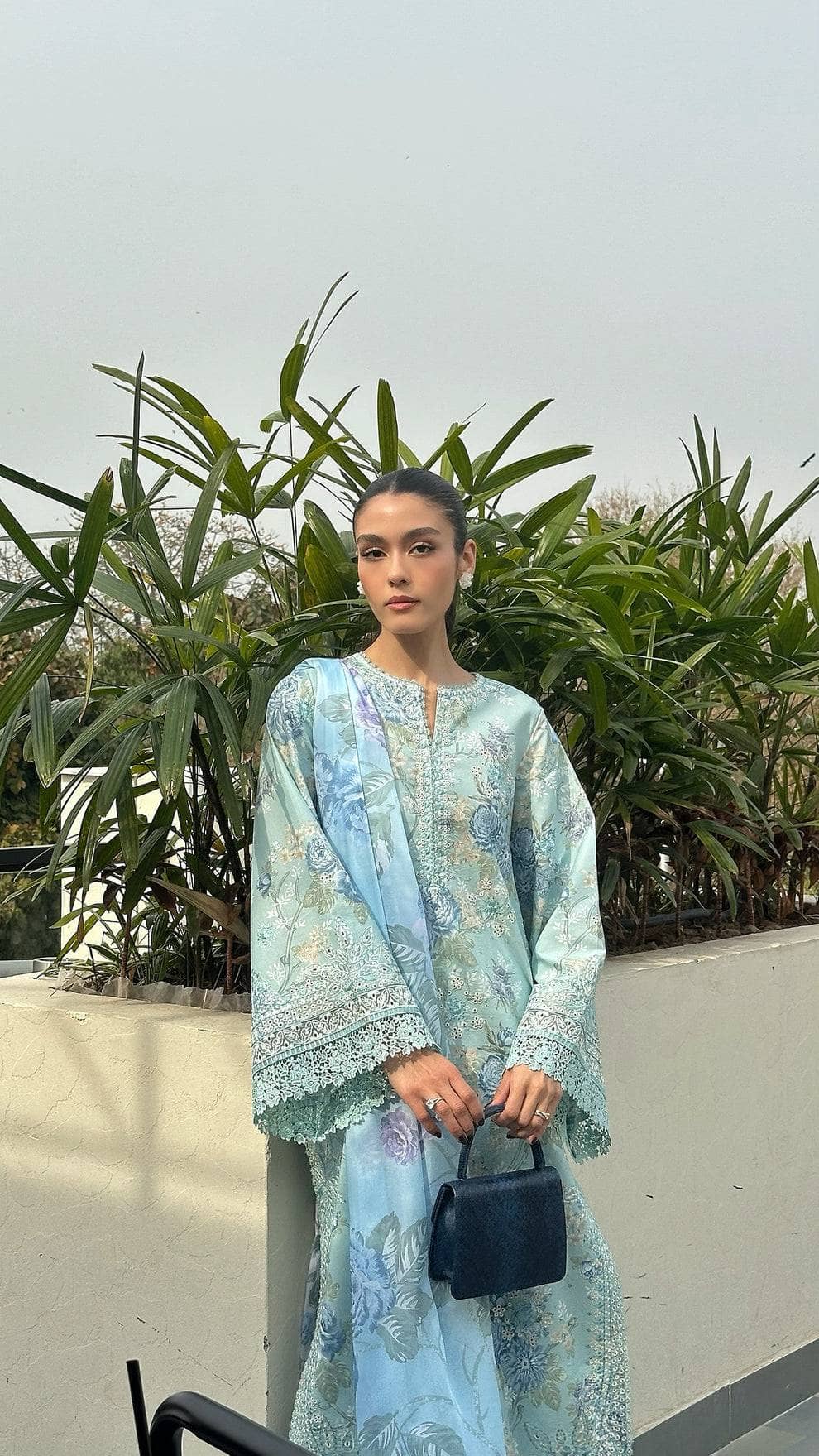 img_afrozeh_ayzel_bare_minimum_awwal_boutique