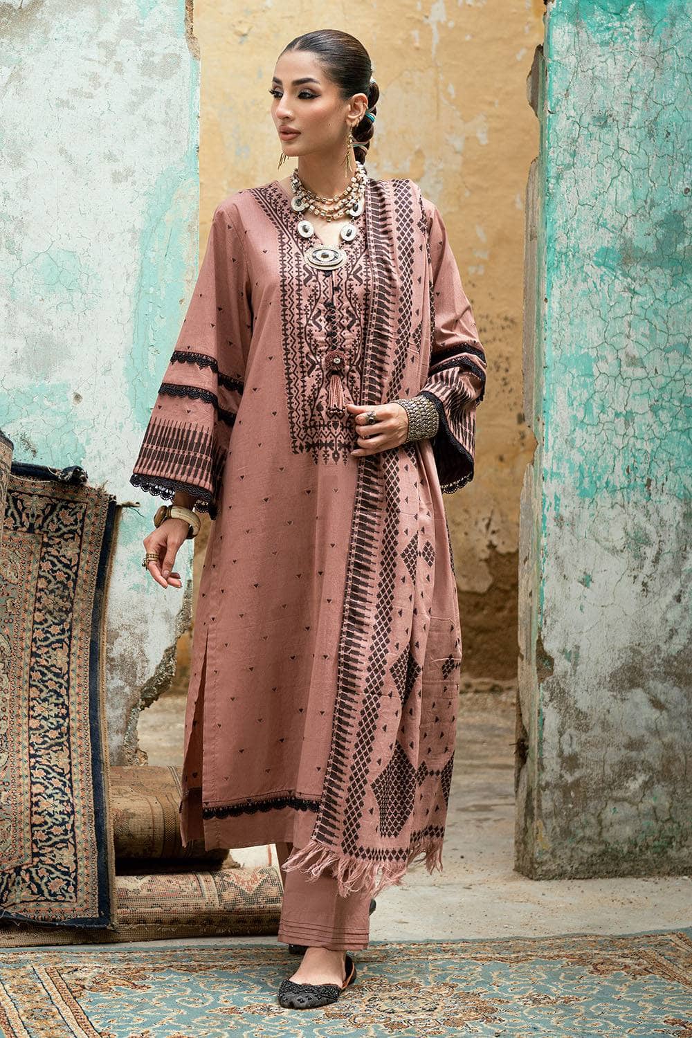 ing_gul_ahmed_winter_luxe_awwal_boutique