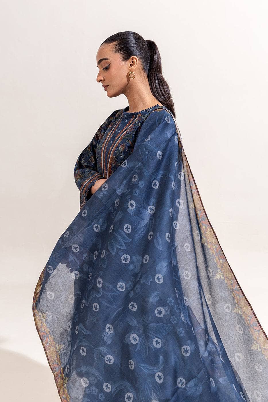 img_beechtree_lawn_awwal_boutique