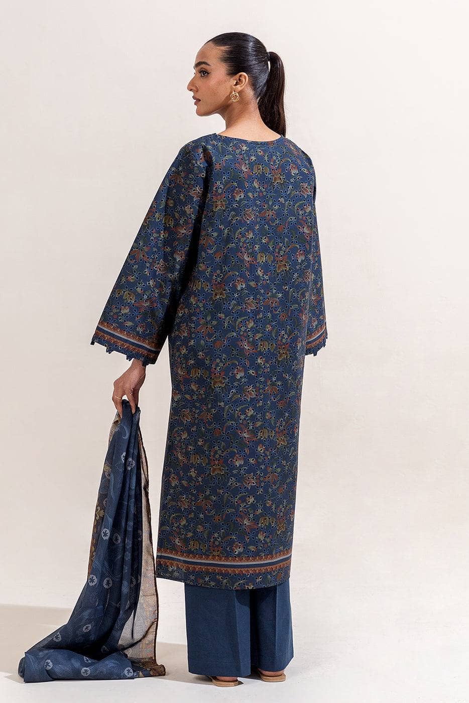 img_beechtree_lawn_awwal_boutique