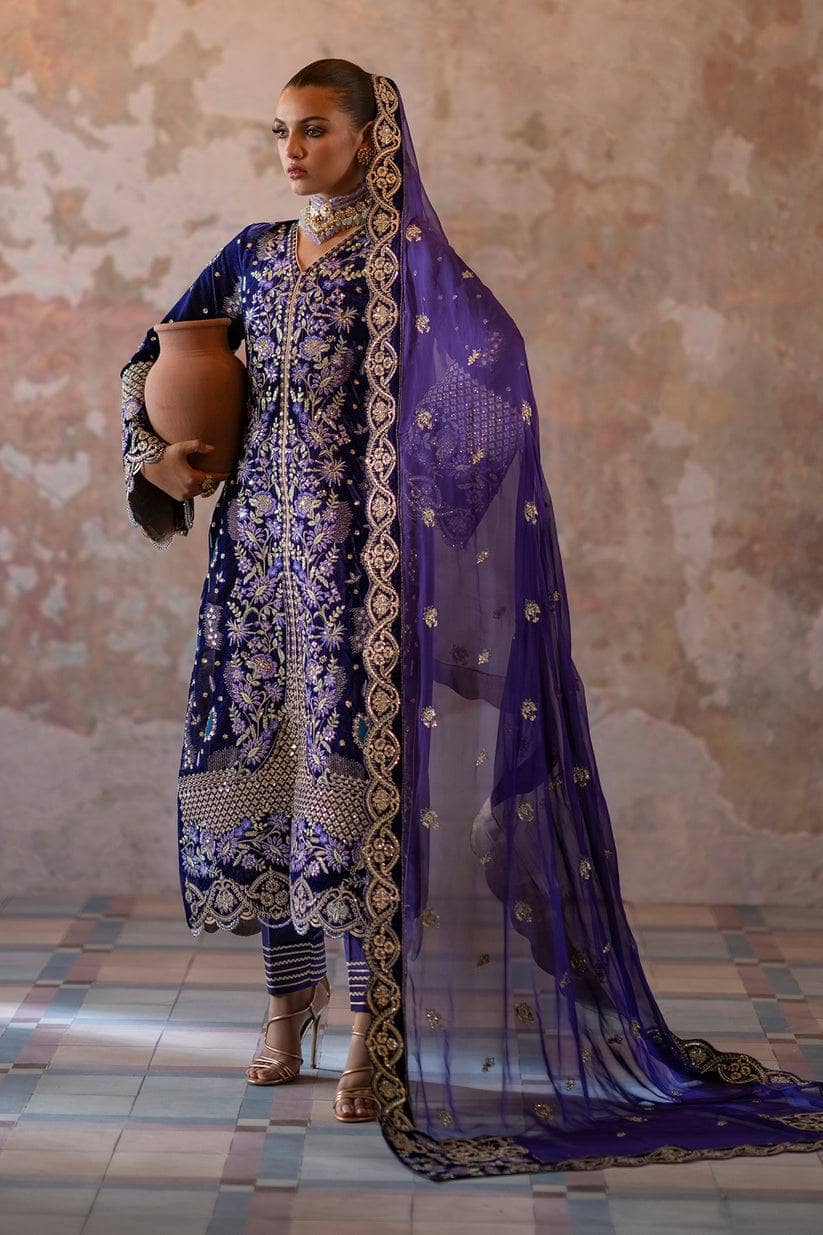 img_emaan_adeel_velvet_awwal_boutique