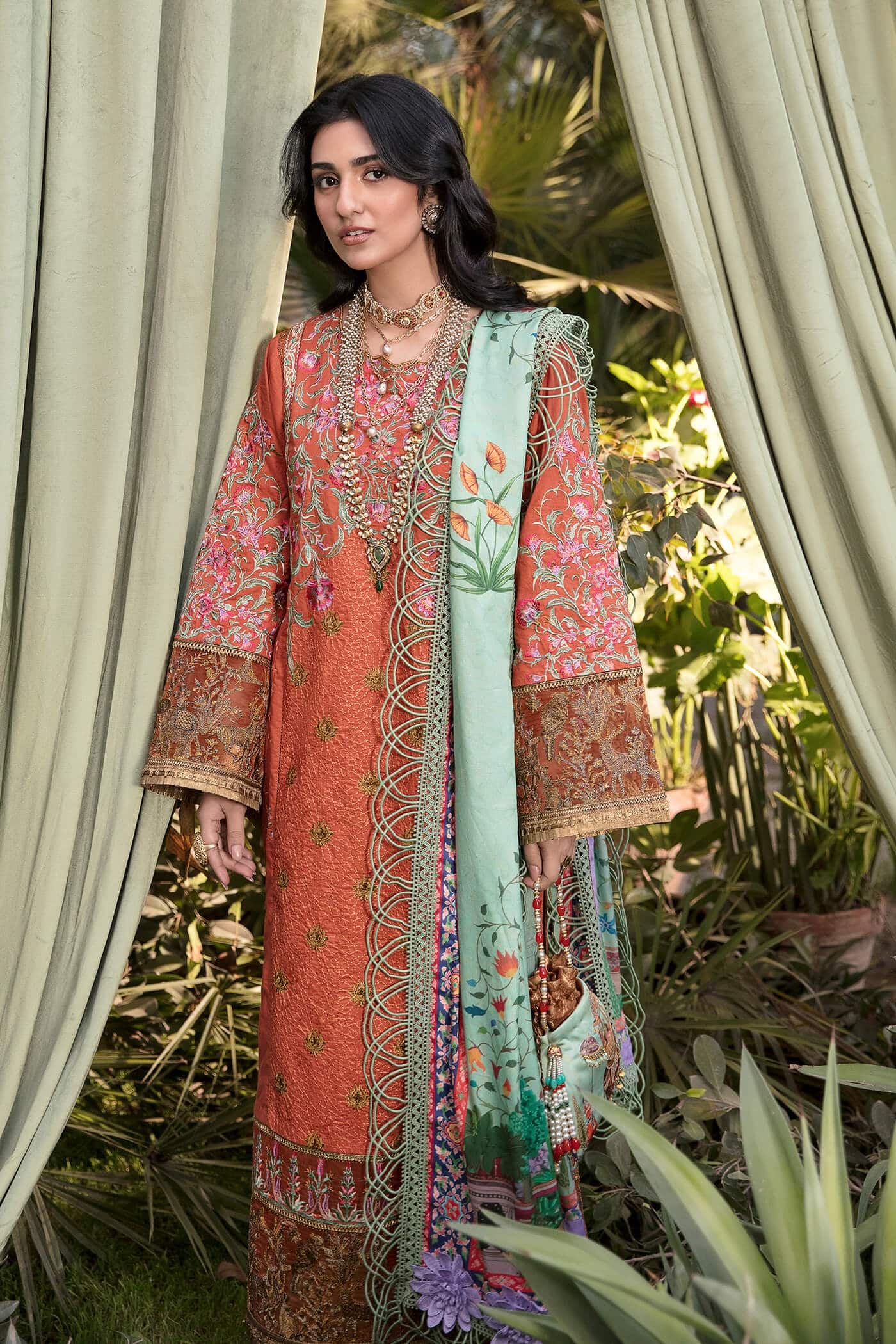 img_nilofer_shahid_lawn_23_awwal_boutique