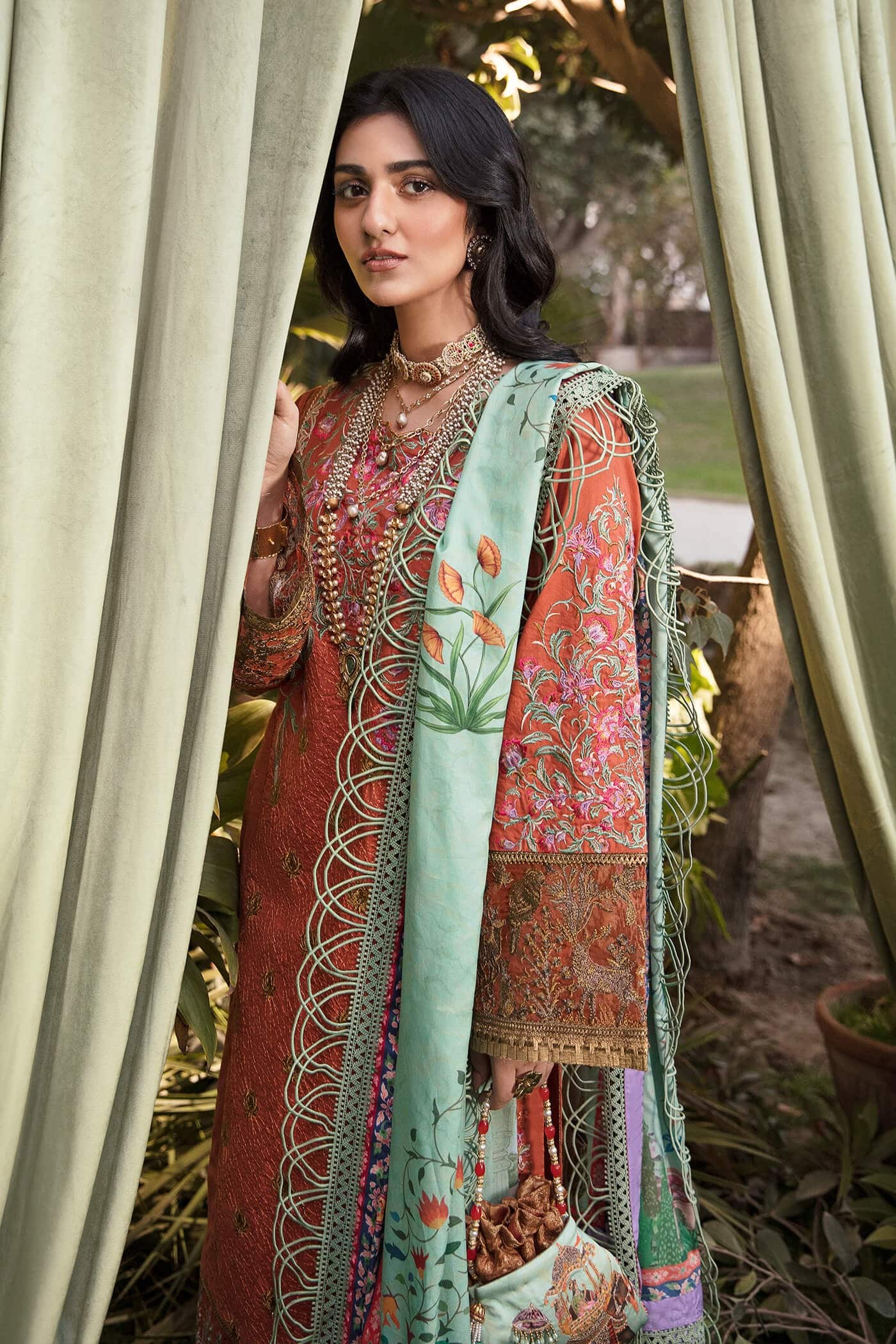 img_nilofer_shahid_lawn_23_awwal_boutique