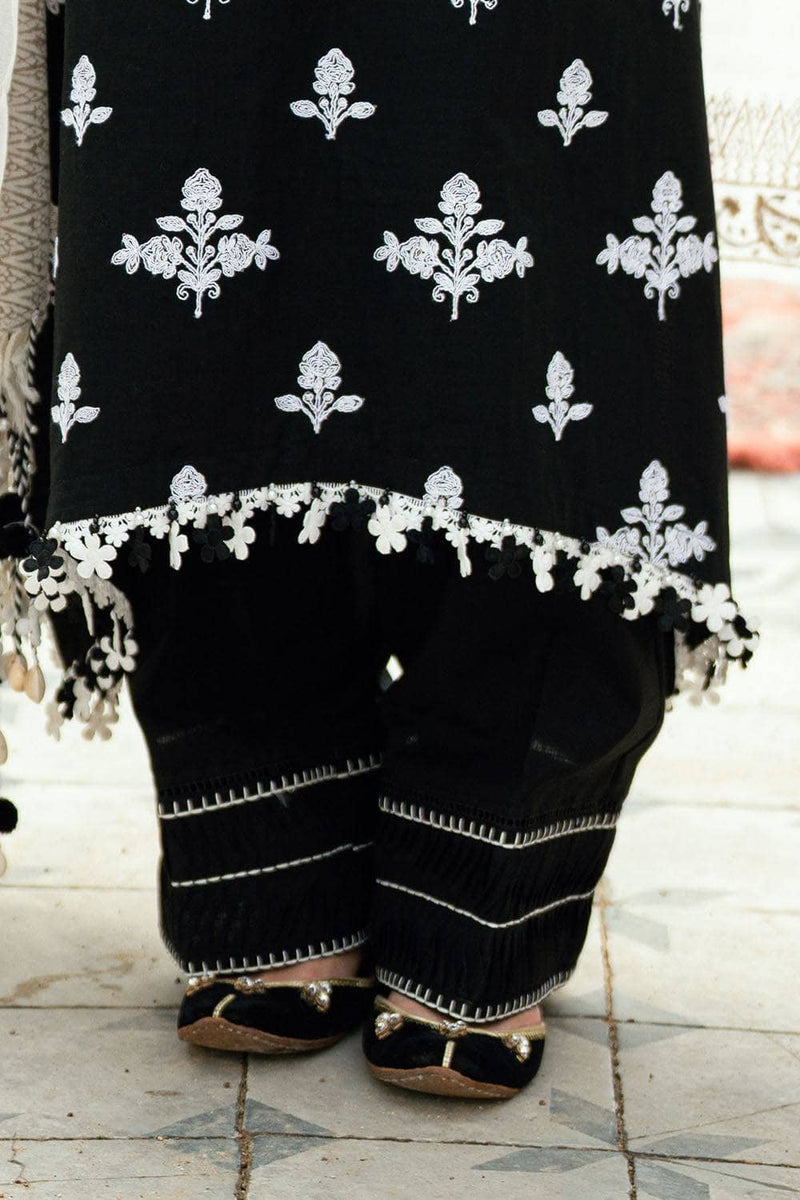 img_gul_ahmed_luxe_winter_awwal_boutique