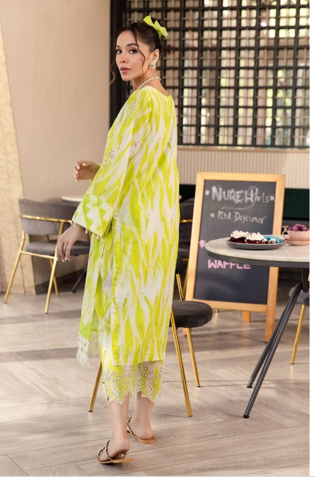 img_nureh_ballerina_chinakari_lawn_awwal_boutique